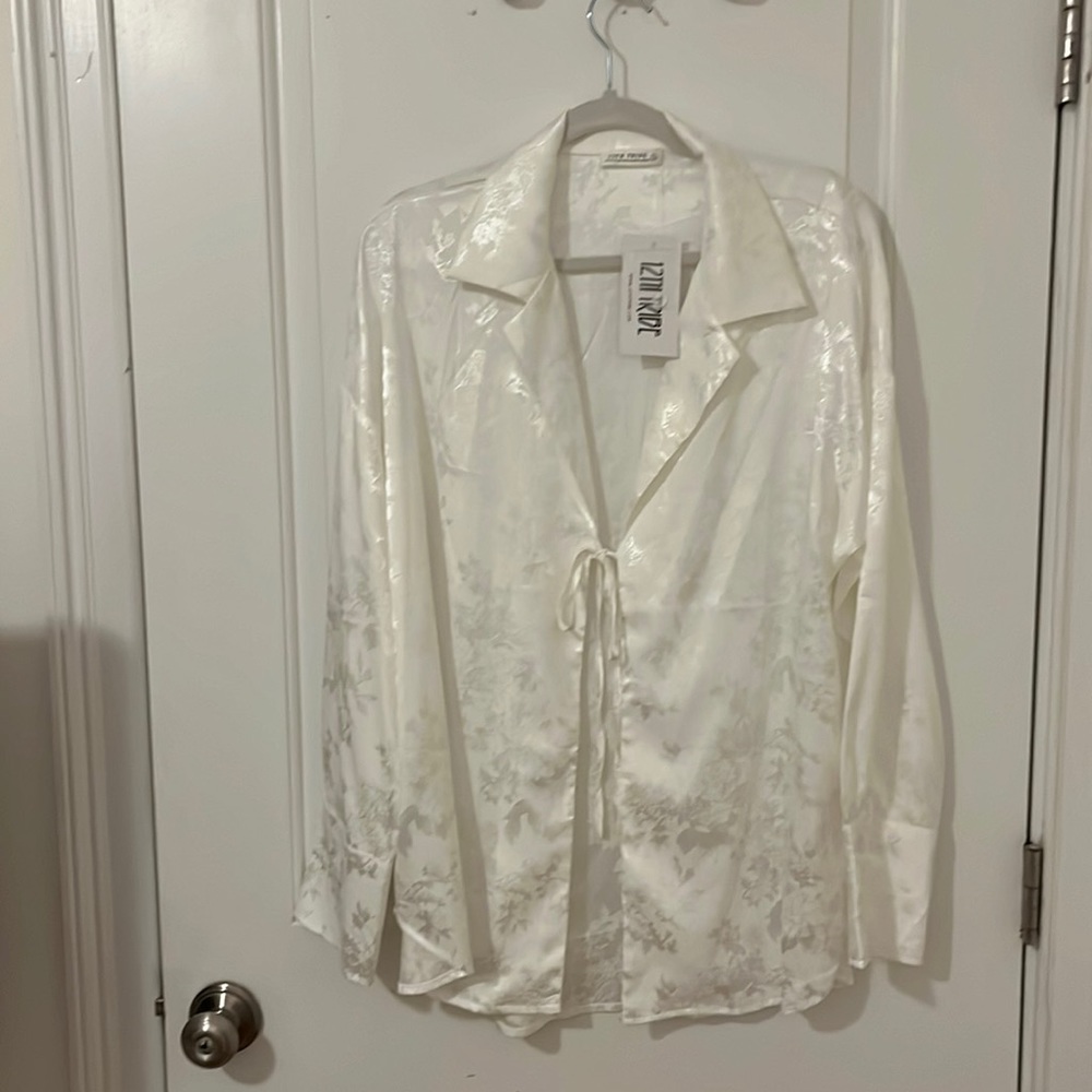 12th Tribe Jaquared Tie Blouse Size L. Never worn but no longer with tags.